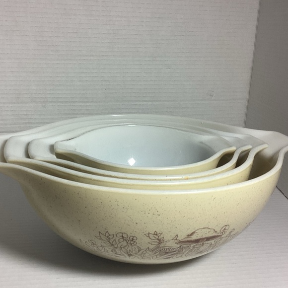 Pyrex Other - Vintage Mixing Bowl Set with Floral Design